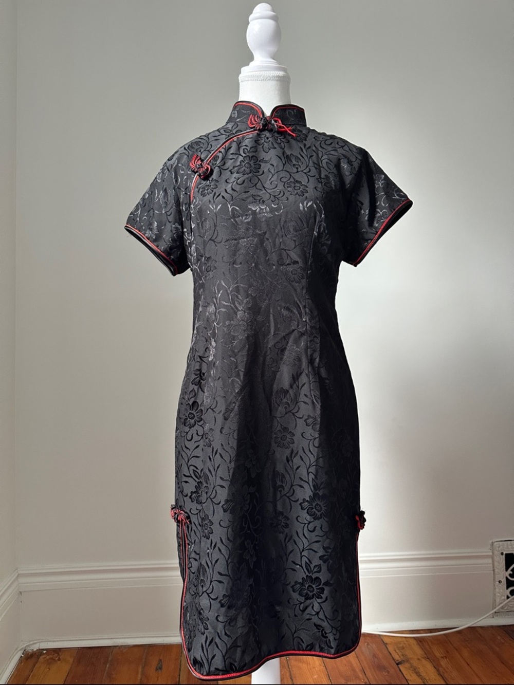 HANDMADE 100% Silk Red & Black Floral Print Traditional Mid Length Qipao Size XL
